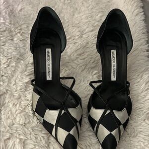Gorgeous Manolo Blahnik Checkered Satin Black and White Heels.